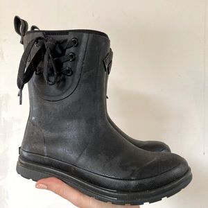 Womens Muck Boots. Size 7. Pull on Mid Rain Boot. Black